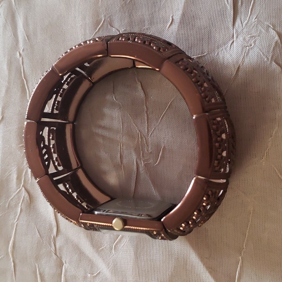 Floral Motifs, a Beautiful Copper Quartz Women's Watch Bracelet . - Picture 7 of 12